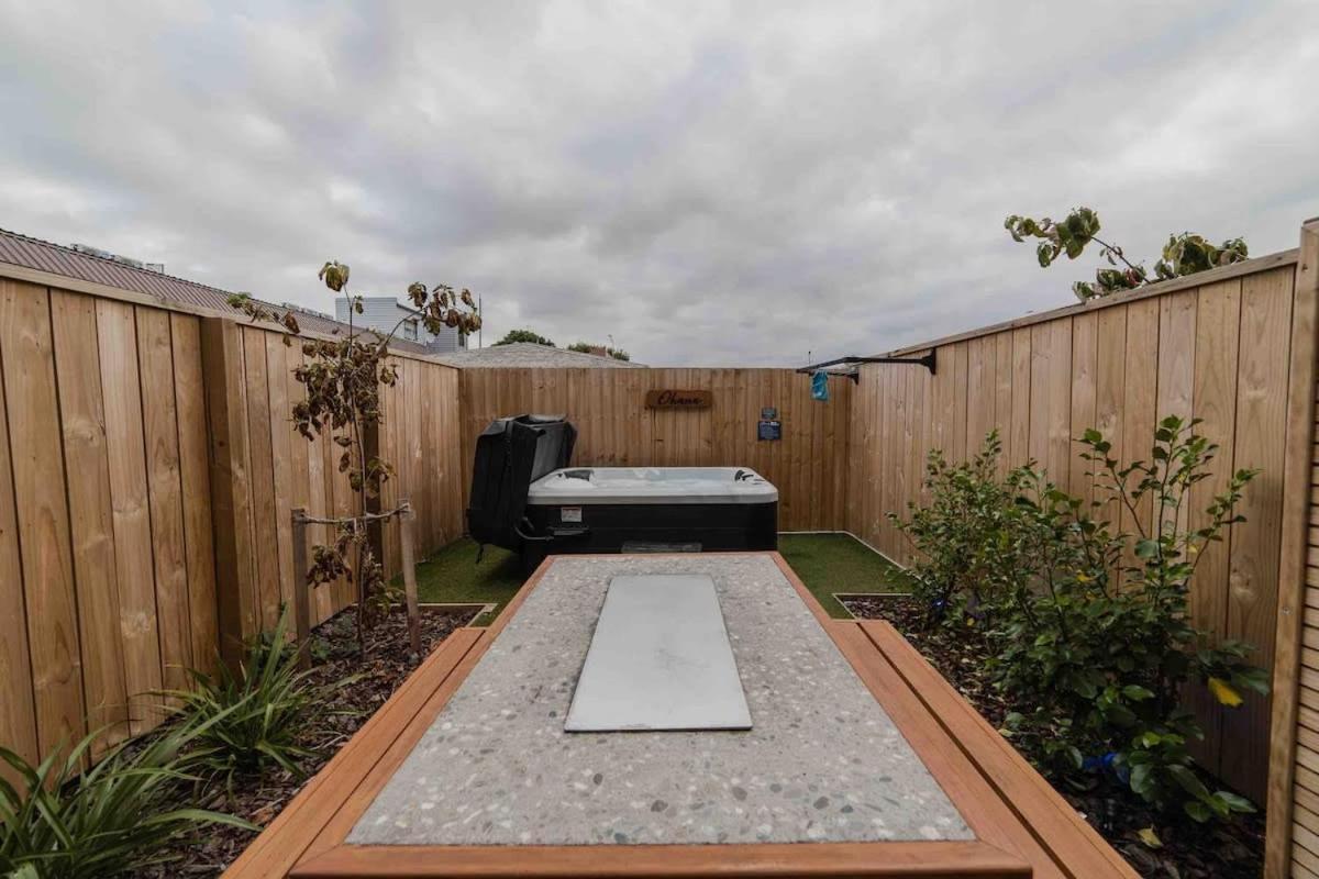 Stones Throw From The Stadium & Hot Tub ไครสต์เชิร์ช ภายนอก รูปภาพ