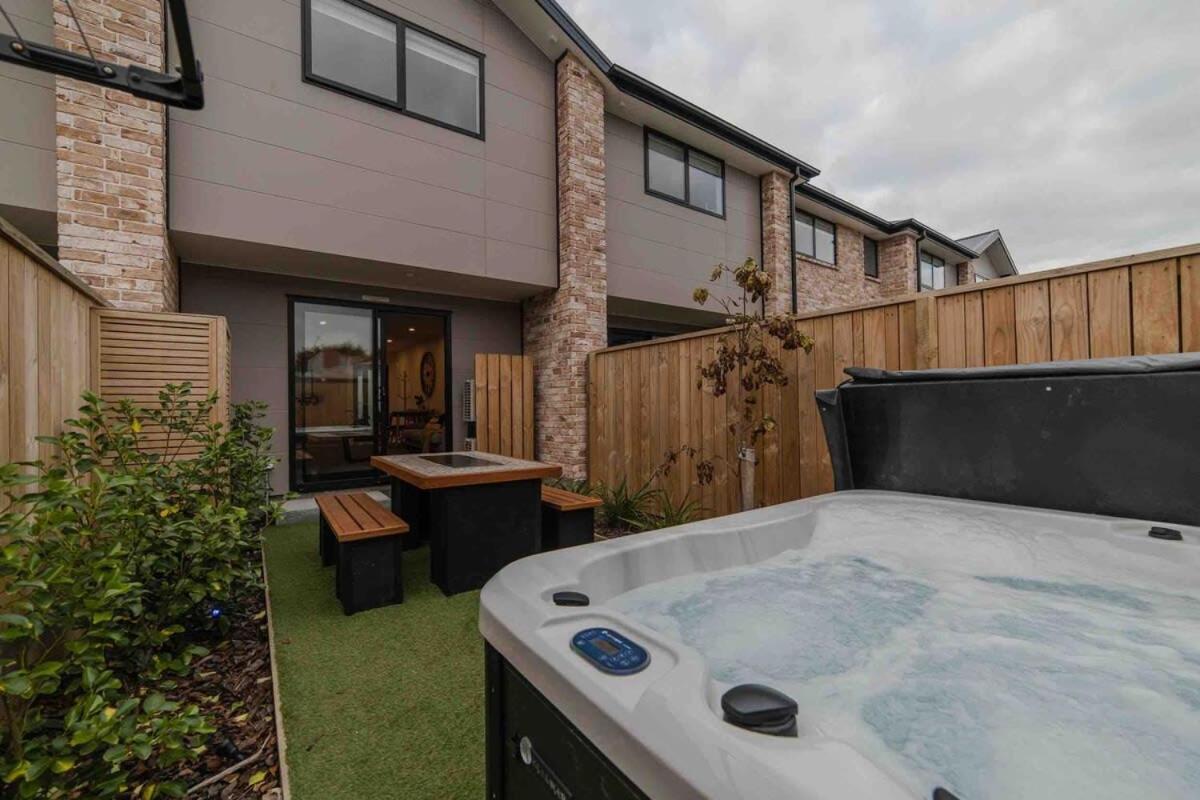 Stones Throw From The Stadium & Hot Tub ไครสต์เชิร์ช ภายนอก รูปภาพ